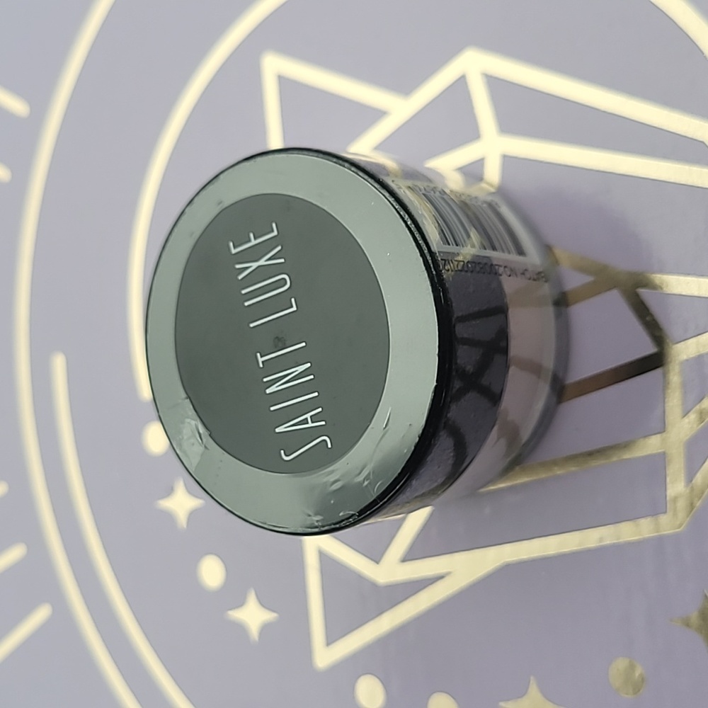 Saint Luxe Setting Powder in Translucent